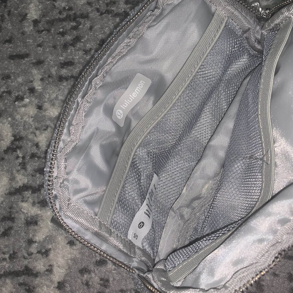 Lululemon Everywhere Bag Fleece 1L - Picture 3 of 3